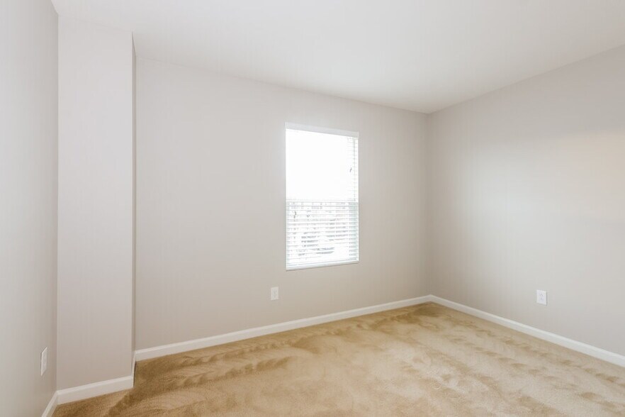 Building Photo - 2349 Bridlewood Dr