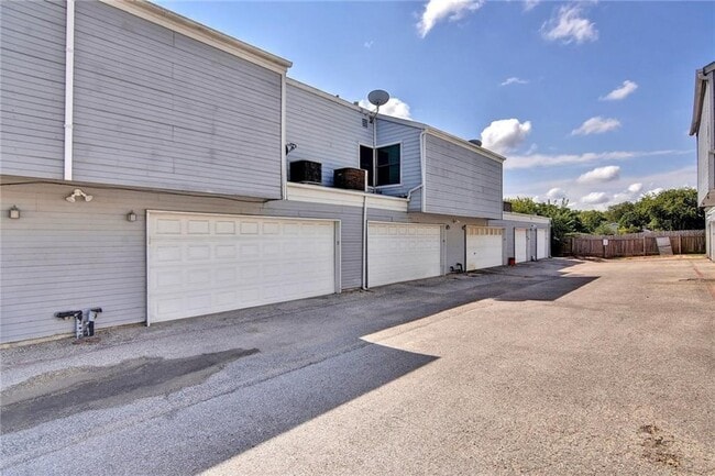 Building Photo - 1010 W Rundberg Ln