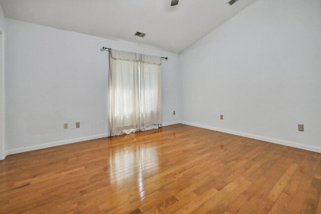 Building Photo - 64 Jesse Ct