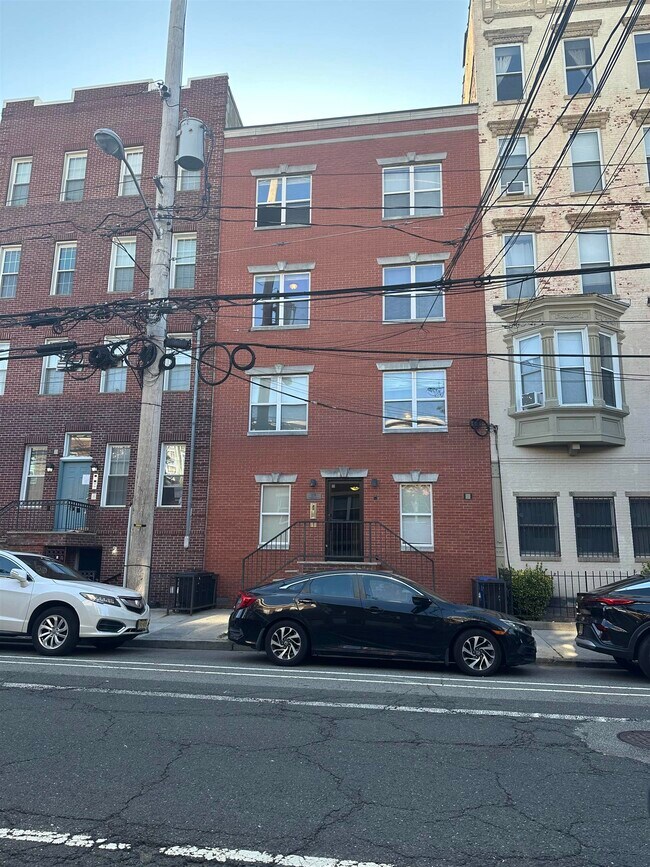 Primary Photo - 226 Madison St