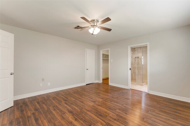 Building Photo - 402 Forest Lake Dr