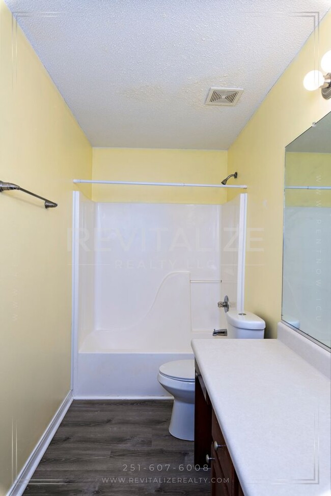 Building Photo - **Application Pending** Beautiful 3 Bed/2 ...