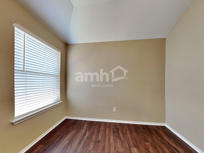 Building Photo - 265 Firwood N