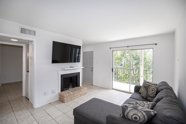 Building Photo - 18511 Egret Bay Blvd