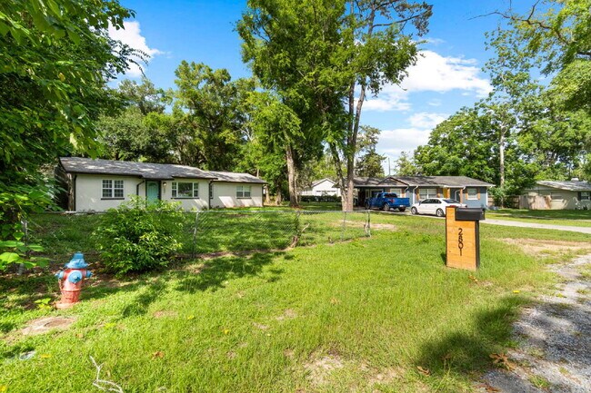 Building Photo - Gardener's Paradise! 3BR Home on Oversized Lot with Shed & Greenhouse