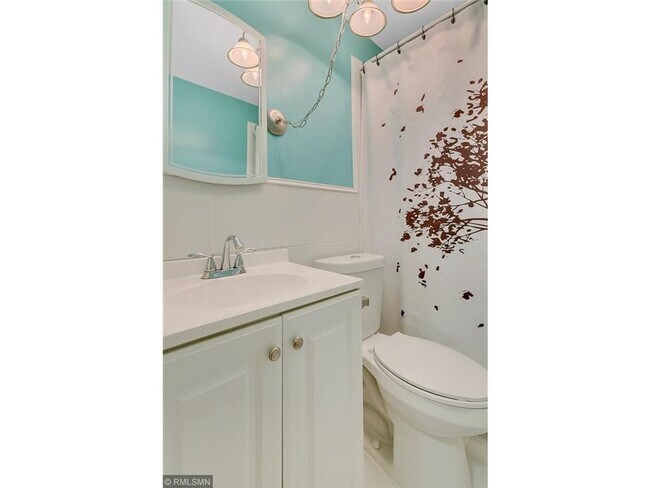 Building Photo - 3 bedroom 2 bathroom house with detached g...