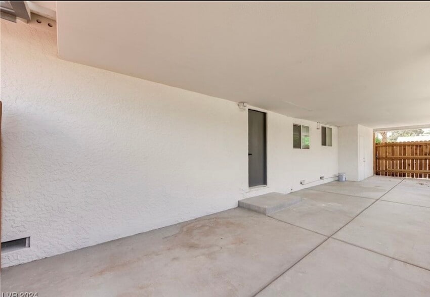 Building Photo - 1229 8th Pl