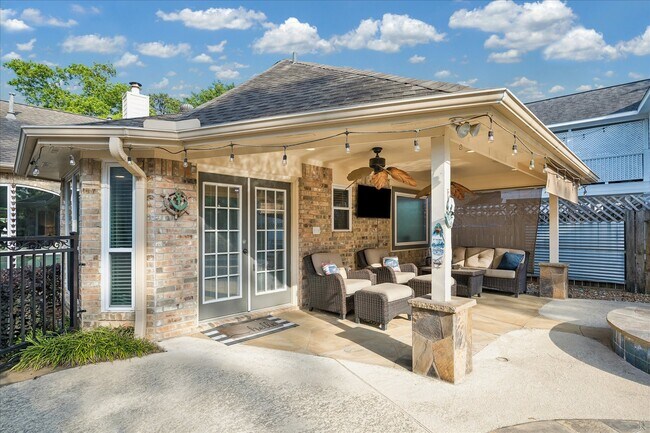 Building Photo - 16131 Castlegrove Ct