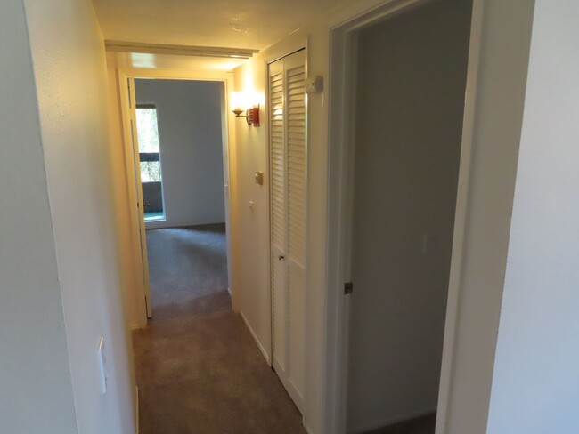 Building Photo - Mission Valley 3 Bedroom Condo