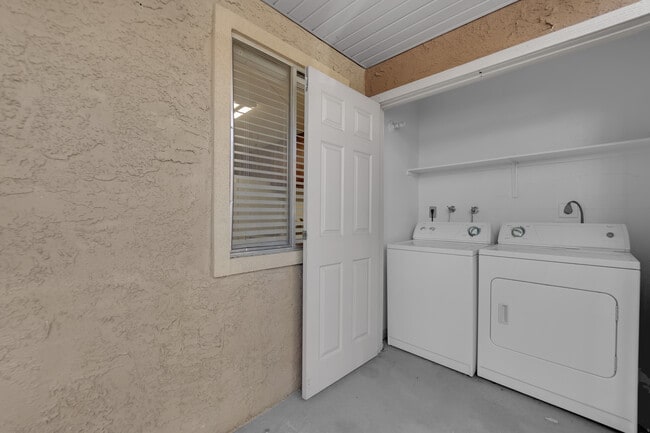 Building Photo - 4921 Indian River Dr