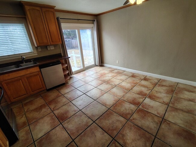 Building Photo - 404 Camellia Way