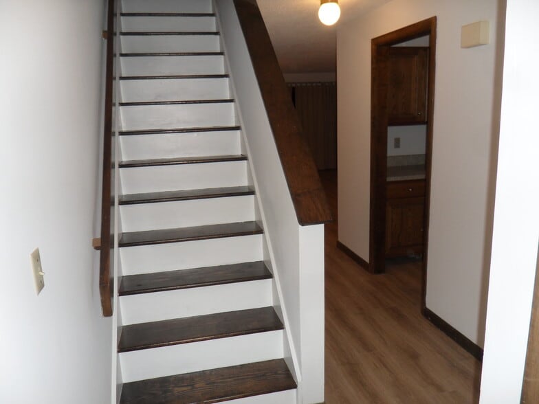 Building Photo - 177 Skyview Dr