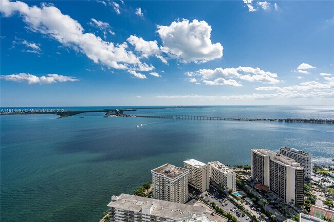 Building Photo - 1300 Brickell Bay Dr