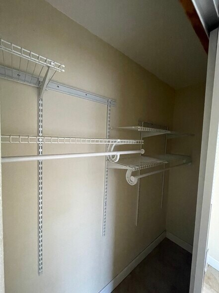 Bedroom Closet - 213 S McMullen Booth Rd
