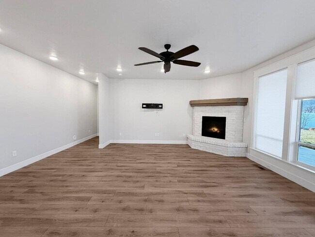 Building Photo - Stunning 4-Bedroom Home in Boise's Premier Dry Creek Ranch Community