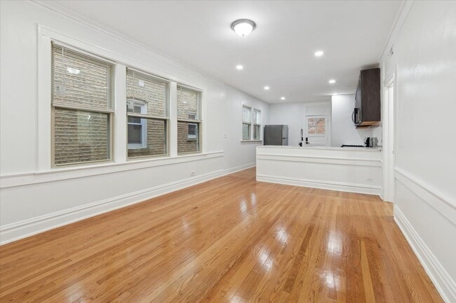 Building Photo - 5412 N Kimball Ave