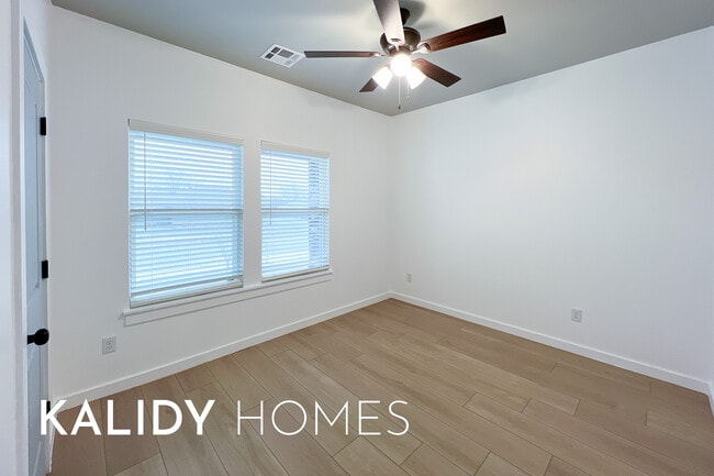 Building Photo - 12504 SW 12th St