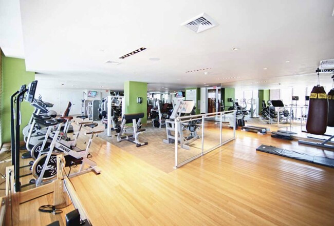 Building Photo - 900 Biscayne Blvd