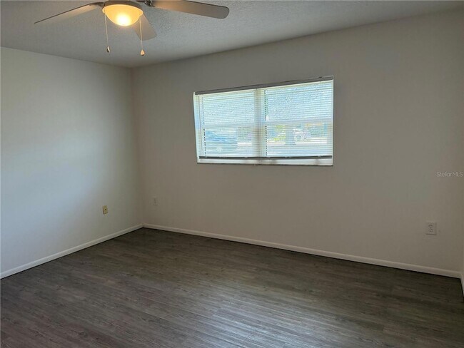 Building Photo - 245 Center Rd