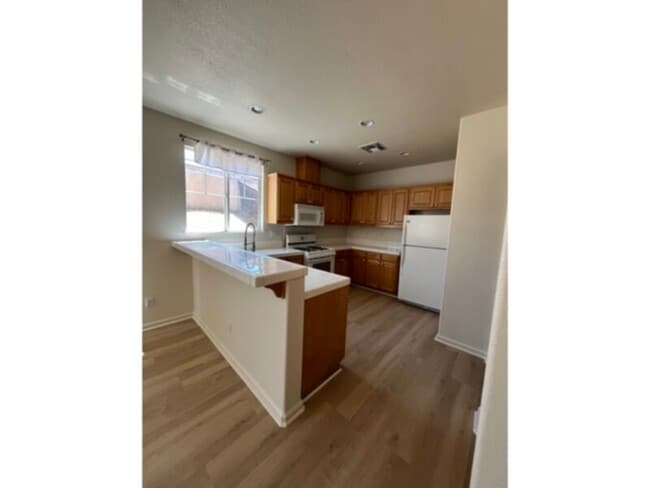 Building Photo - 4-Bedroom, 2.5 Bath