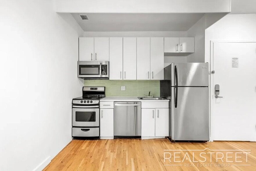 Primary Photo - Modern 2-Bedroom Apartment with Private Balcony in Prime Bushwick