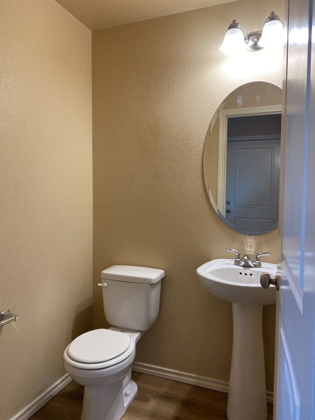 Building Photo - Lovely 3 Bed 2.5 Bath Home in Timbervine