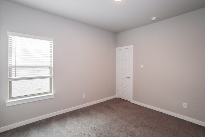 Building Photo - 10624 Tonkala Dr