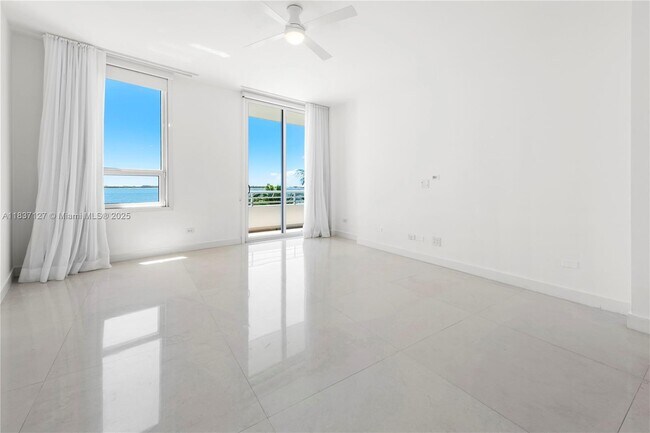Building Photo - 808 Brickell Key Dr