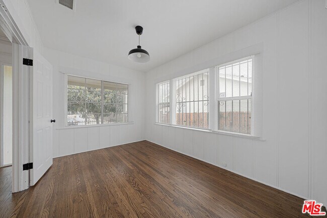 Building Photo - 235 Joy St