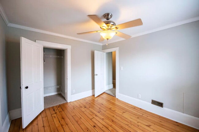 Building Photo - 512 S Lazelle St