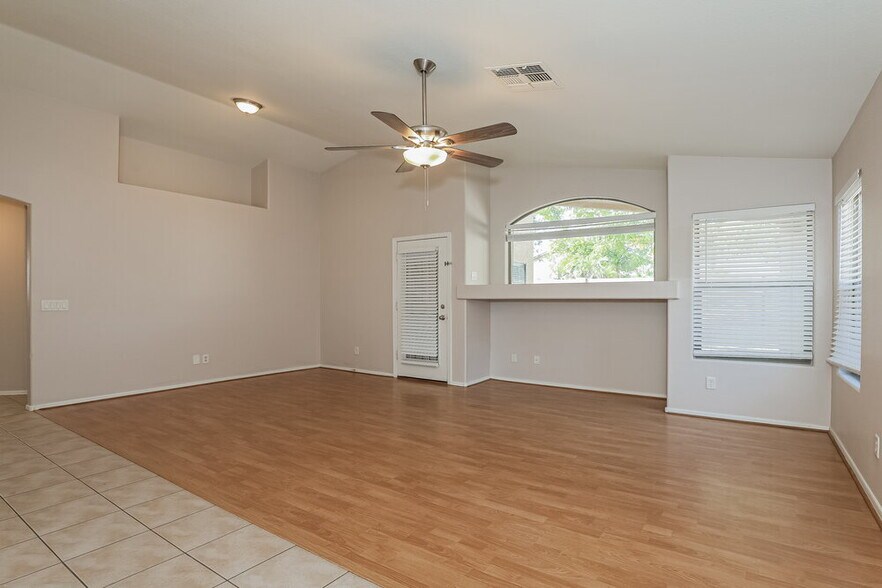 Building Photo - 13928 N 133rd Ln