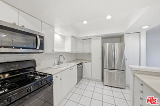 Building Photo - 1037 N Vista St