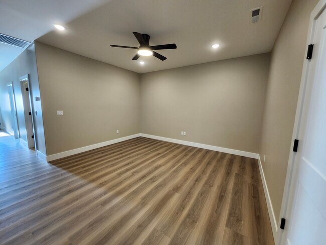 Building Photo - 2112 Lentz Rd