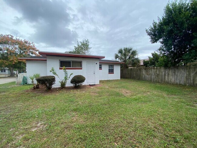 Building Photo - 2/1 plus bonus room in Holly Hill
