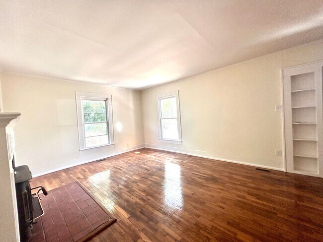 Building Photo - 1548 E Mission Blvd