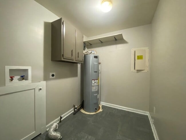 Building Photo - Welcome to this charming three bedroom, on...