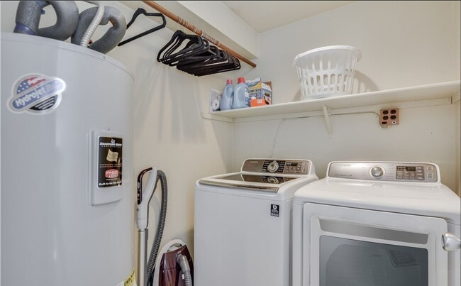 Building Photo - Lovely 2 bed Kirkland home