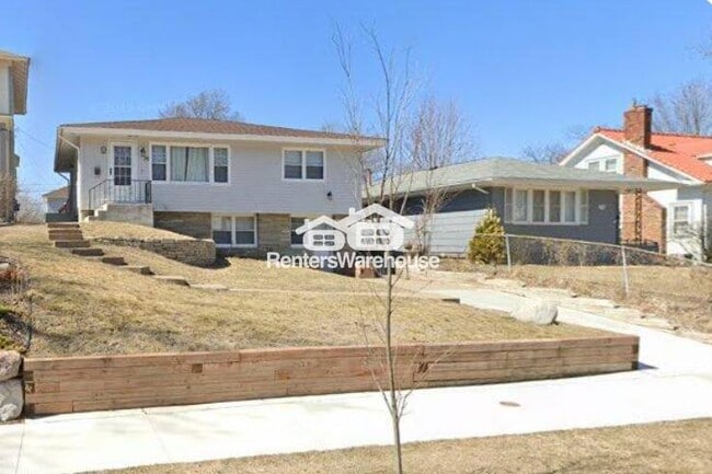 Building Photo - 26 15th Ave N