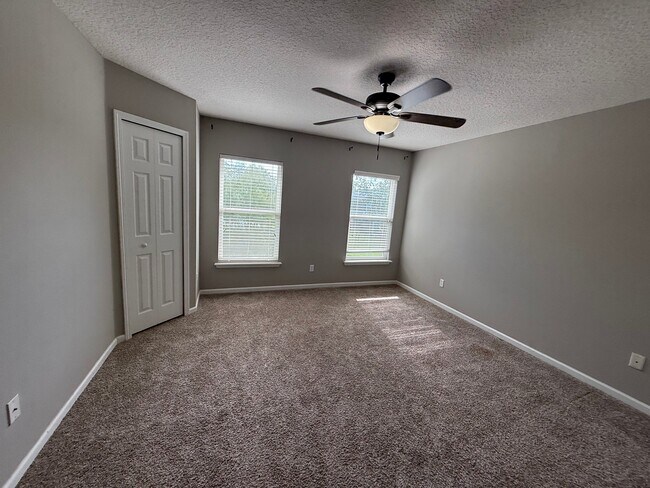 Building Photo - 213 Leese Dr