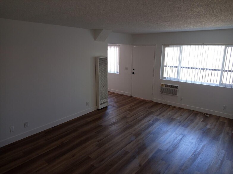 Building Photo - 1425 W Stoneridge Ct