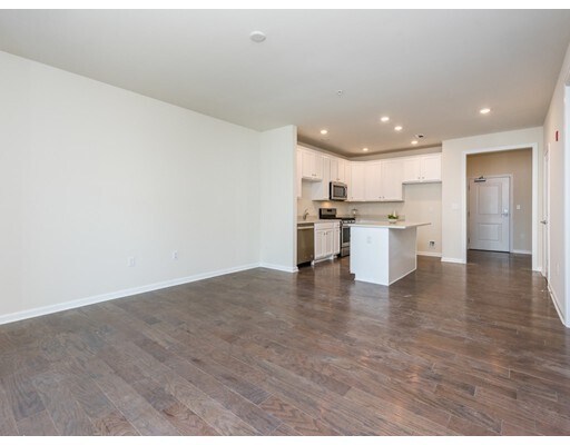 Building Photo - 130 University Ave