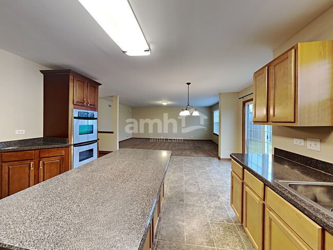 Building Photo - 255 Springwood Dr