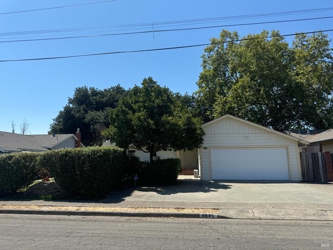 Building Photo - 4845 Marshall Dr
