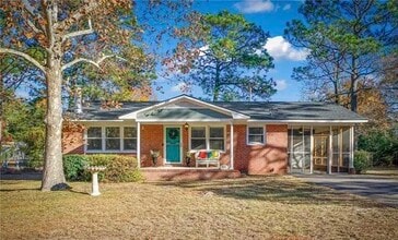 Building Photo - 2529 Sycamore St