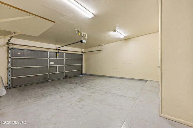 Building Photo - 1317 N Howard Blvd