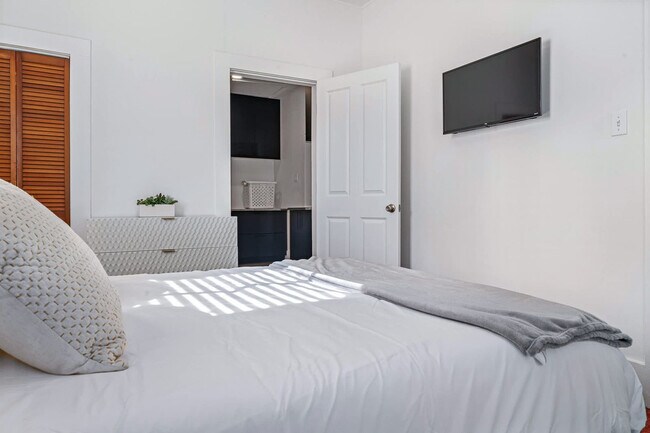 Building Photo - 23 Old Mission Ave