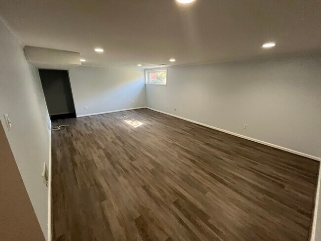 Building Photo - 6805 Millwood Rd