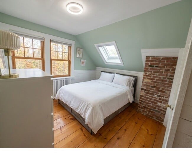 Building Photo - 215 Sohier St