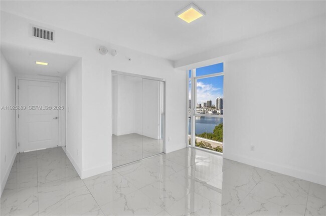 Building Photo - 400 Sunny Isles Blvd