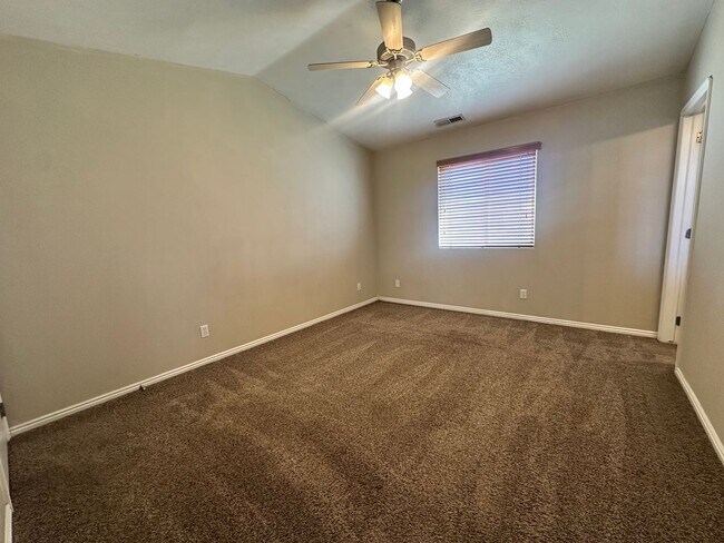 Building Photo - Move-In Bonus!!! 3 bedroom - 2 bath - located in Enoch